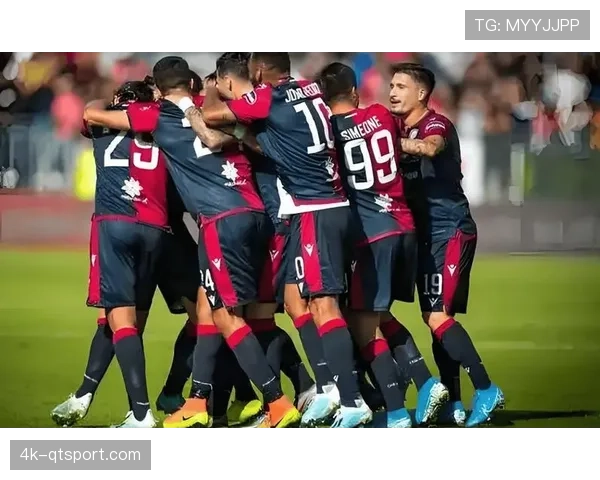 聚焦:卡利亚里主场为当地洪灾遇难者默哀,球员臂缠黑纱出战